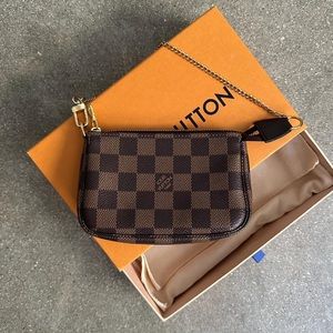 Louis Vuitton Mini Pochette Accessoires in Damier Ebene